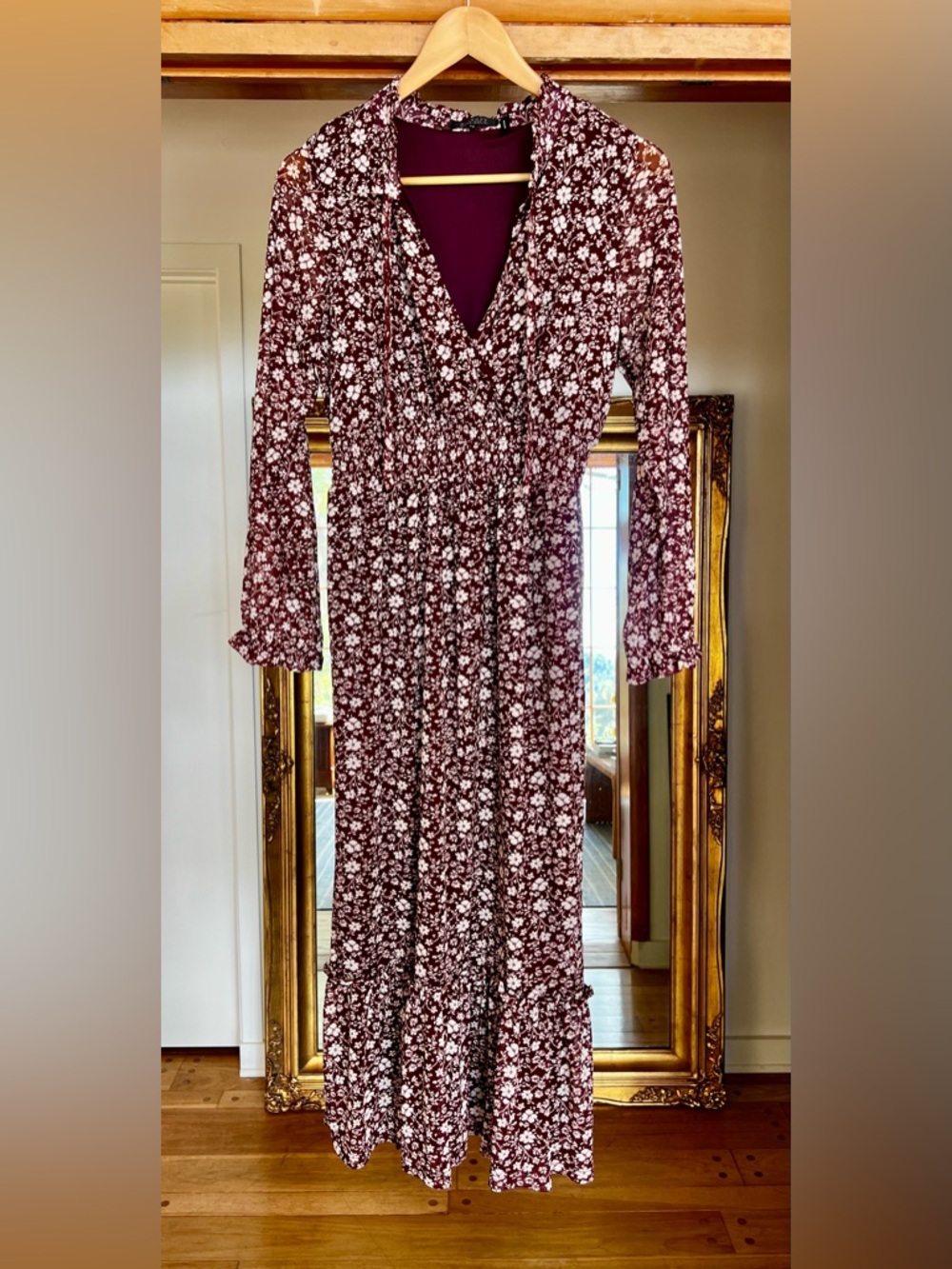 Badgley Mischka burgundy long sleeve floral maxi dress w ruffle bottom size PS